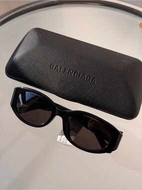 Balenciaga BB0369SK Regular price $430 (AUTHENTIC)